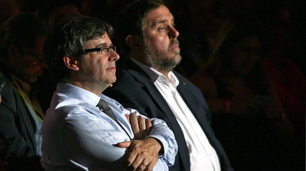 Carles Puigdemont y Oriol Junqueras en un acto a favor del referéndum el 1 de octubre. EFE.