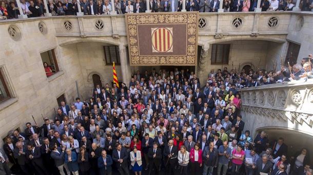 Alcaldes catalanes que apoyan el referéndum. Imagen de archivo: EFE