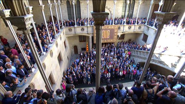 Acto realizado por los alcaldes catalanes a favor del referéndum en septiembre de 2017. Foto: EiTB