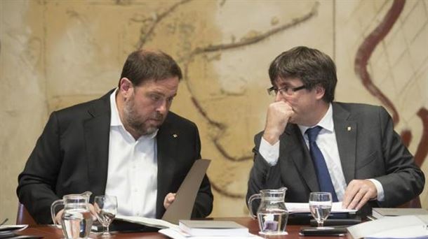 Oriol Junqueras Generalitateko presidenteordea, Puigdemont presidentearekin. Argazkia: EFE