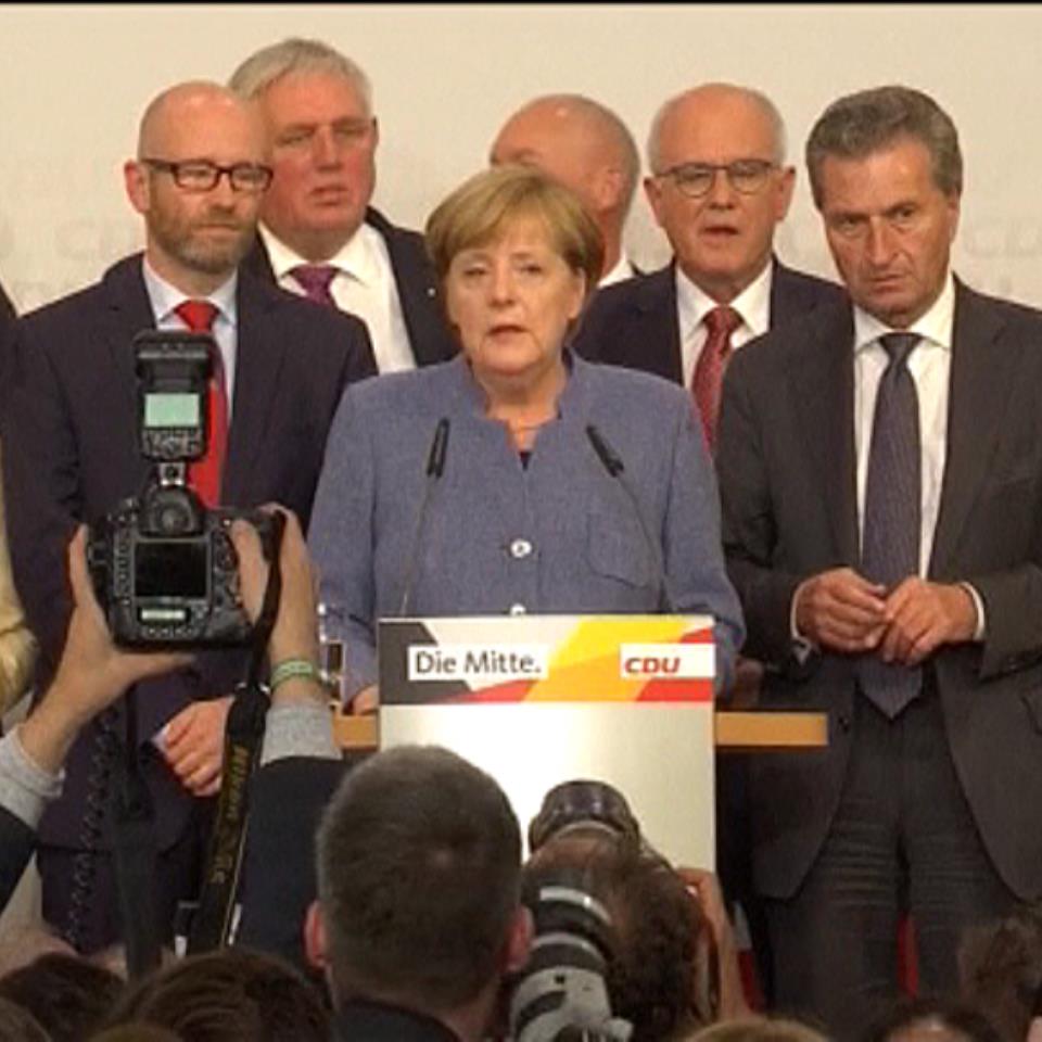 Merkelek irabazi ditu Alemaniako hauteskundeak, baina 8,5 puntu galduta