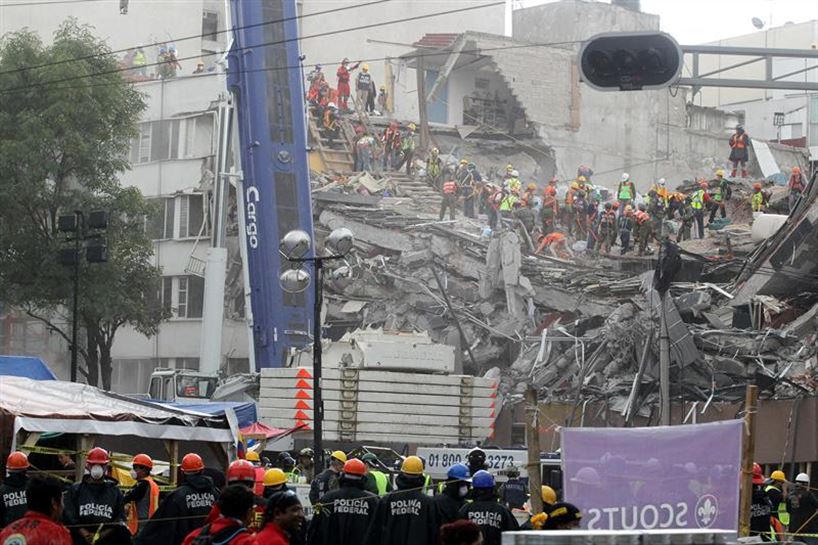 Un edificio derrumbado por el terromoto en la Ciudad de México. Foto de archivo: EFE
