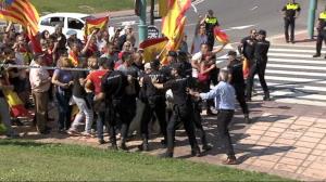 Ehunka erradikalek manifestazioa egin zuten Podemosen Zaragozako ekitaldian