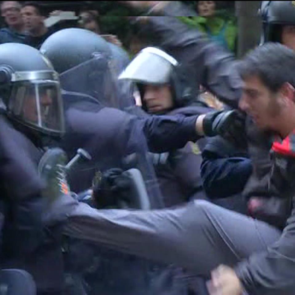 Carga policial en Cataluña