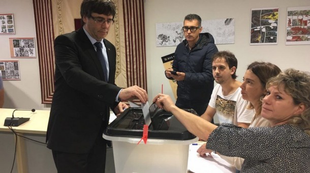 Puigdemont, urriaren 1ean, bozkatzen. Artxiboko argazkia: Govern