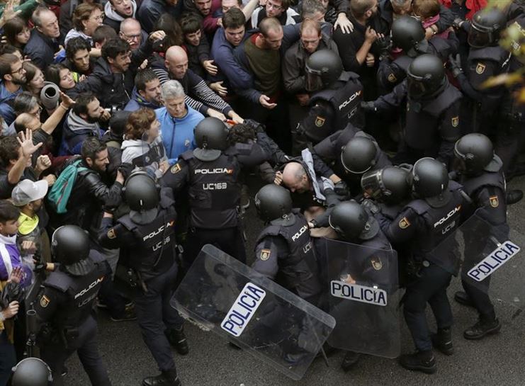 Intervención de la Policía Nacional el 1 de octubre de 2017 en Barcelona