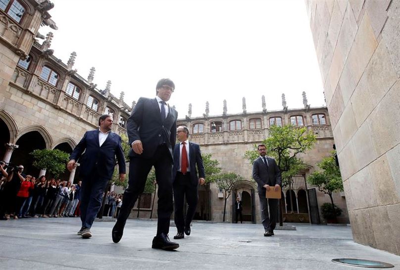 Puigdemont, Junqueras y Turull, en el Palau. Foto de archivo: EFE