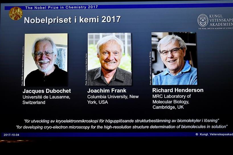 Jacques Dubochet, Joachim Frank eta Richard Henderson, Kimikako Nobel saridunak. Argazkia: EFE.
