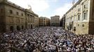 El color blanco toma la plaza Sant Jaume de Barcelona