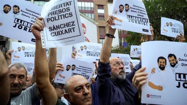 Concentración celebrada ante la Delegación del Gobierno de Valencia. Foto: EFE