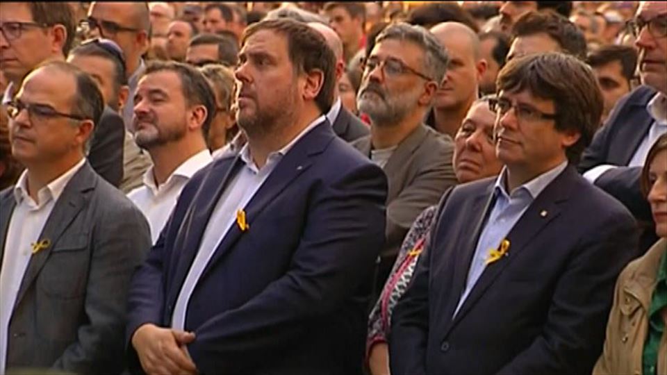 Oriol Junqueras eta Puigdemont, larunbateko manifestazioan. Argazkia: EFE