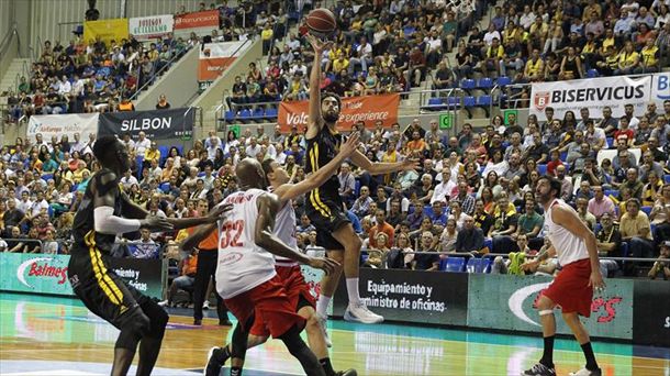 Bilbao Basketek porrota jaso zuen Iberostar Teneriferen aurka, Ligako jardunaldian. EFE 