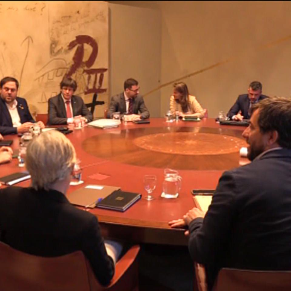 Carles Puigdemont en una reunión del Govern de la Generalitat