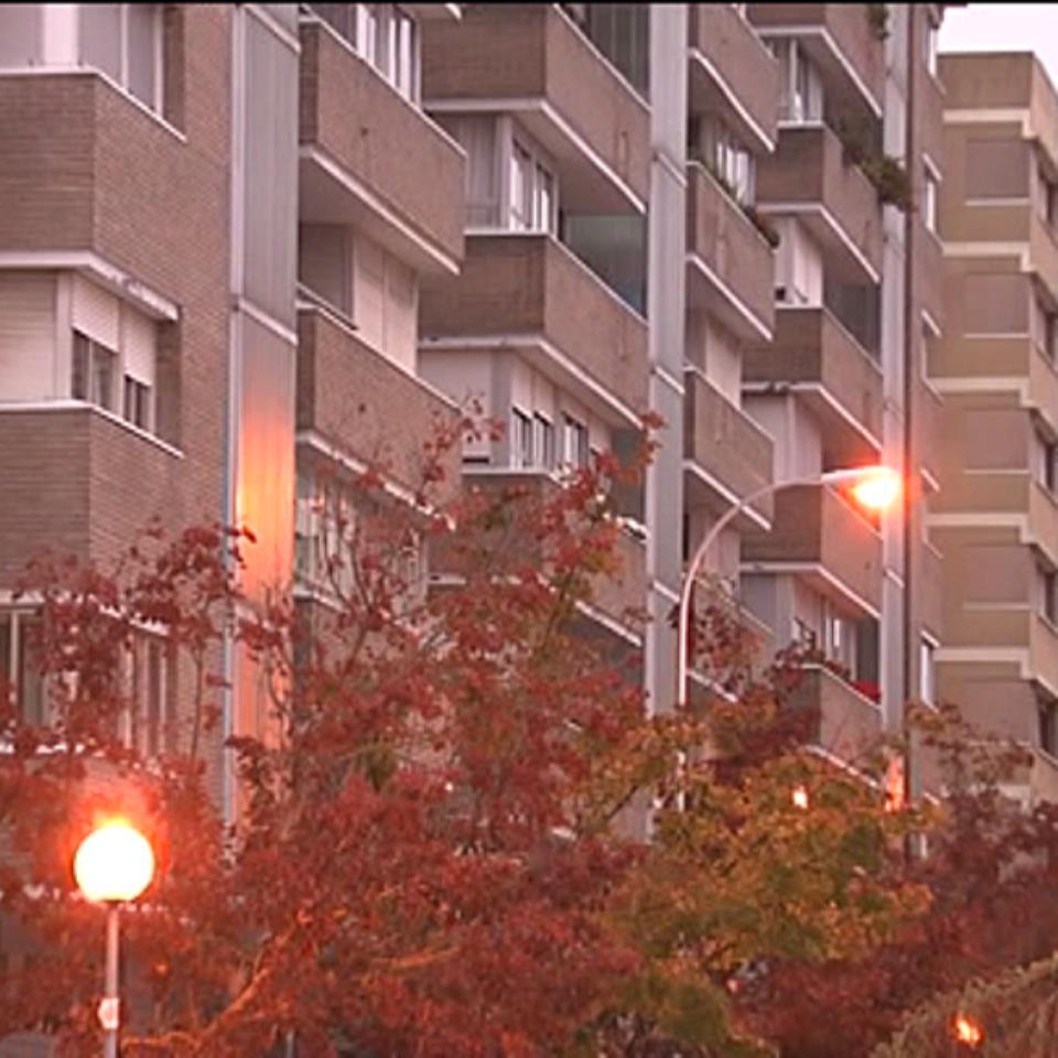 Bloque de viviendas. Imagen capturada de un vídeo emitido en ETB.