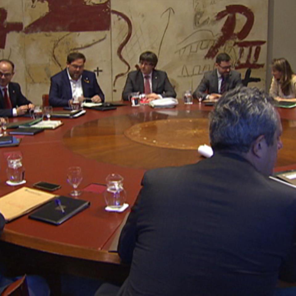 Puigdemont y 13 consellers cesados, llamados a declarar