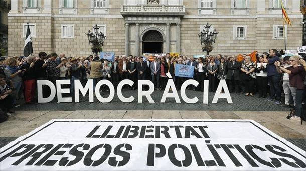 Concentración de esta mañana en la plaza Sant Jaume de Barcelona. Foto: EFE