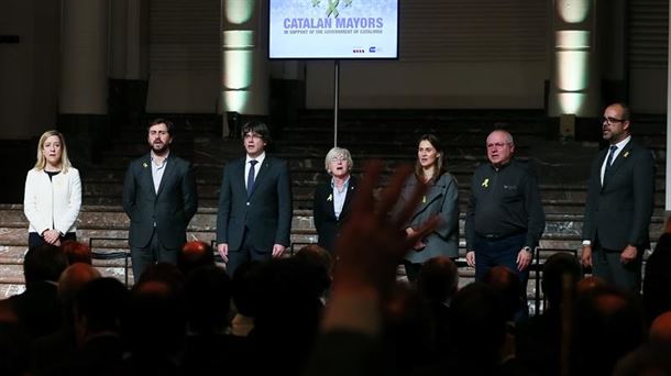 Toni Comín, Meritxell Serret y Lluis Puig junto a Carles Puigdemont en una foto de archivo: EFE