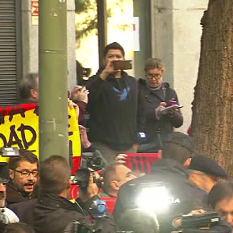 Gritos de 'Puigdemont a prisión', frente al Tribunal Supremo