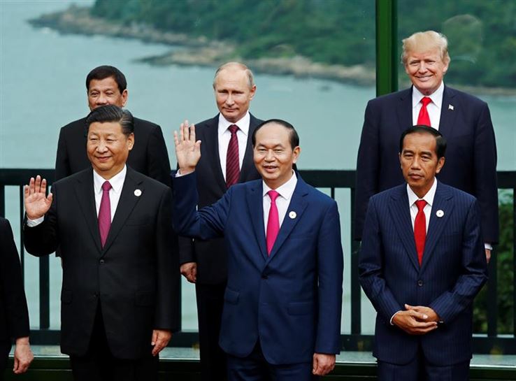 Vladimir Putin y Donald Trump, en el Foro de Cooperación Económica Asia-Pacífico. Foto: EFE. 