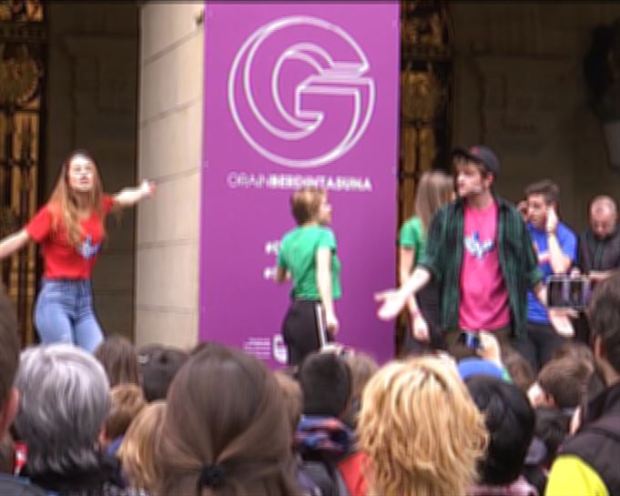 'Go!azen' presenta la canción 'Denok Zu' en Donostia