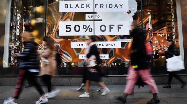 Black Friday egunean deskontu handiak izaten dira / Artxiboko irudia: EFE.