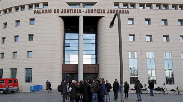 Indignación, incredulidad y enfado en Vitoria ante el fallo judicial