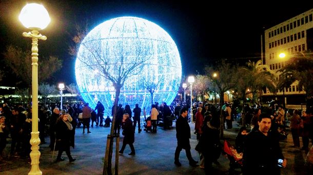 Navidad en San Sebastián: Bola del Paseo de La Concha. Foto: Jon Hernández Utrera.