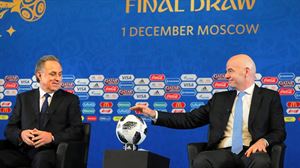 Gianni Infantino, FIFAko presidentea eta Vitaly Mutko, Errusiako ministroa