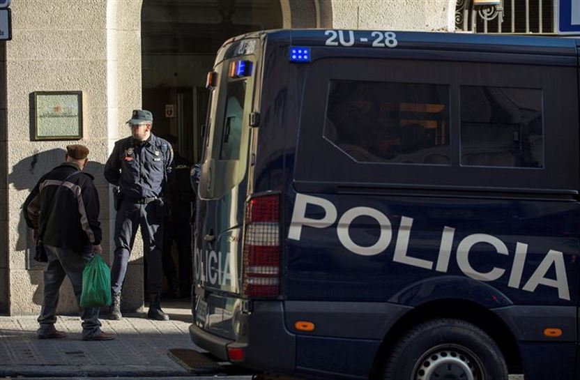 La Policía, en la operación en el Institutoye Estadística de Cataluña. Foto de archivo: EFE
