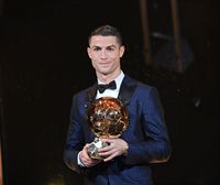 Cristiano Ronaldo gana su quinto Balón de Oro e iguala a Messi