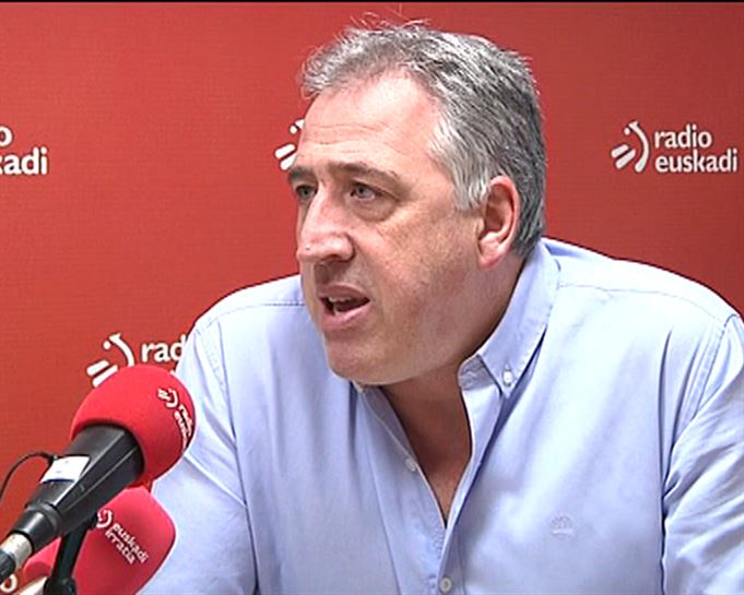 Joseba Asirón durante una entrevista en Radio Euskadi.