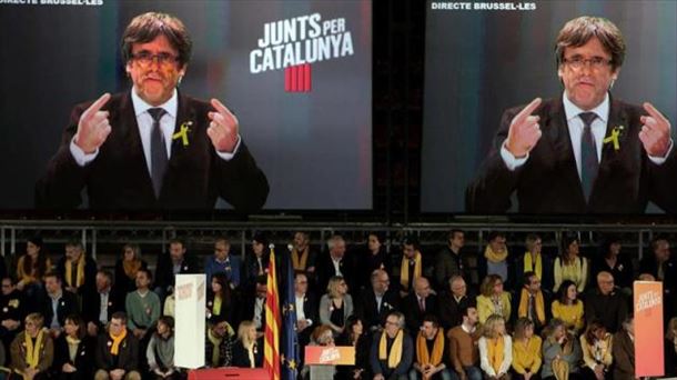 Intervención por videoconferencia del expresidente de la Generalitat, Carles Puigdemont. Foto: EFE