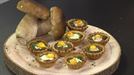 Tartaleta de hongos, brie y huevo de codorniz 