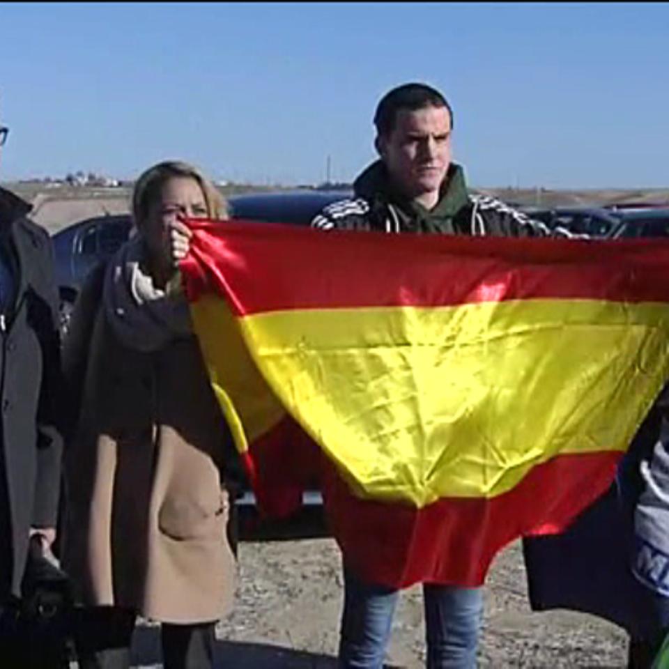 Acto de la derecha española en el fin de campaña de ERC junto a la cárcel de Estremera.