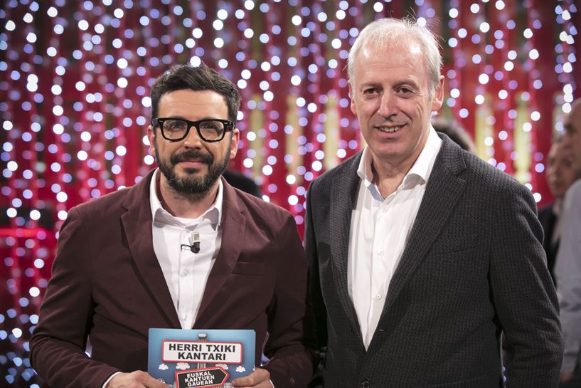 Mikel Pagadi aurkezlea eta Bittor Arginzoniz sukaldaria 