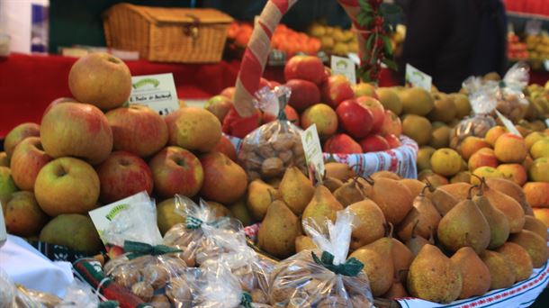 Un puesto con fruta. Foto: Begoña Barrutia