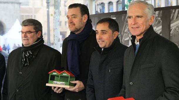 Los directores de los museos Guggenheim y Bellas Artes han recibdo un homenaje. Foto: EFE