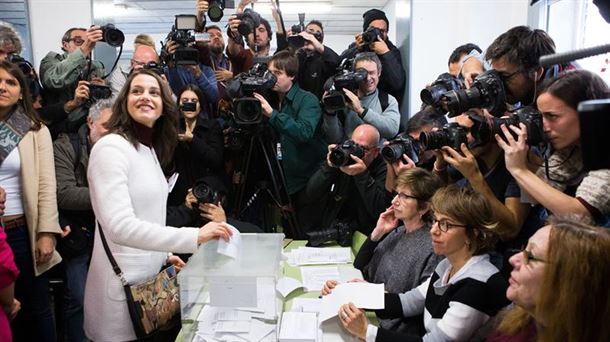 Inés Arrimadas vota hoy. Foto: Efe