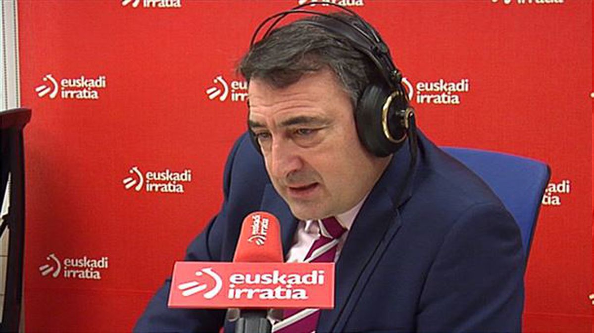 El portavoz del PNV en el Congreso, Aitor Esteban, en Euskadi Irratia. Foto: EiTB