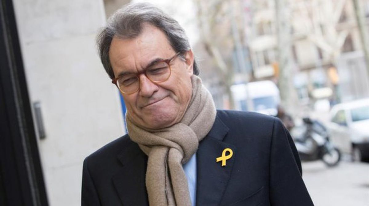 Artur Mas Kataluniako presidente ohia, dimisoa eman aurretik. Argazkia: EFE