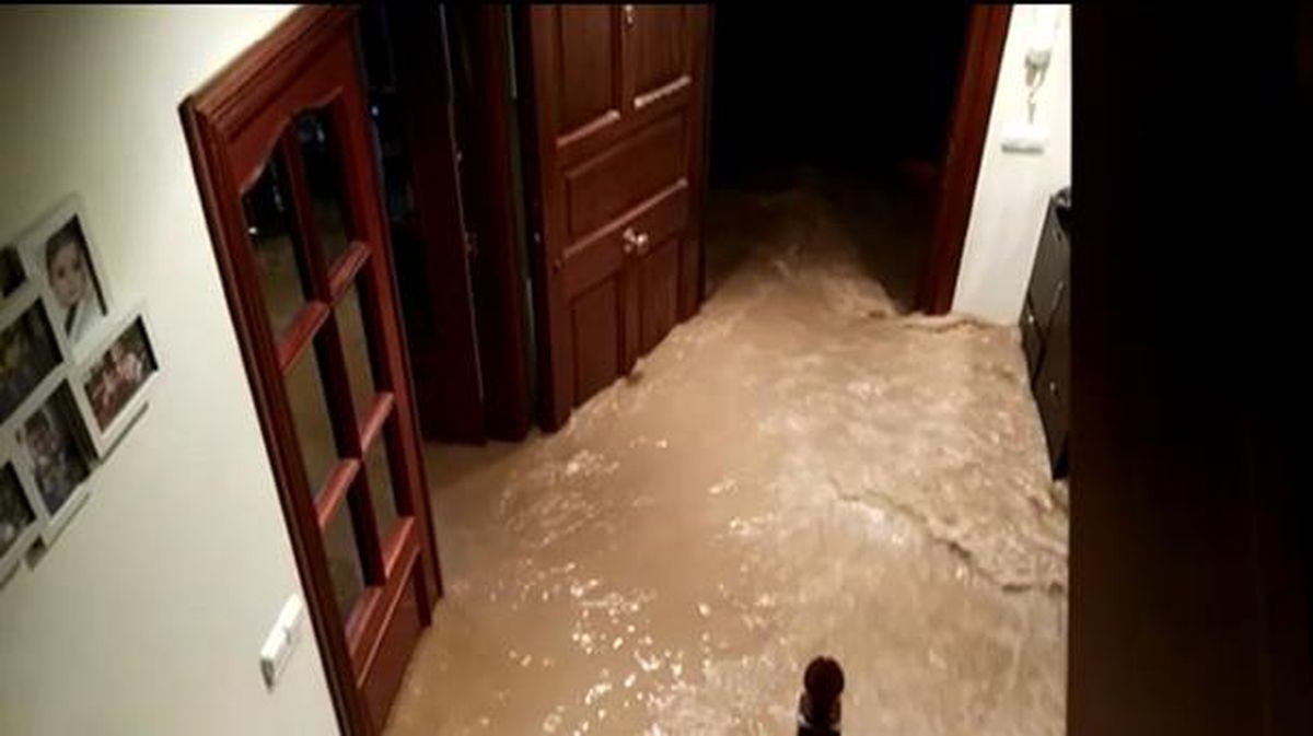 Varios vecinos de Muxika, evacuados de sus casas por las inundaciones