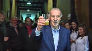 Vicente del Bosque abre la temporada de sidra en euskera