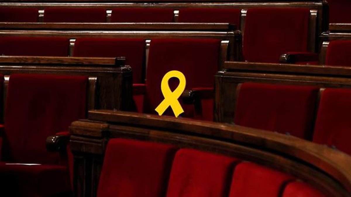 Un lazo amarillo en el Parlament. Foto de archivo: EFE