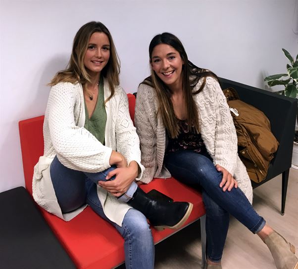 Leticia Canales eta Garazi Sanchez surflariak