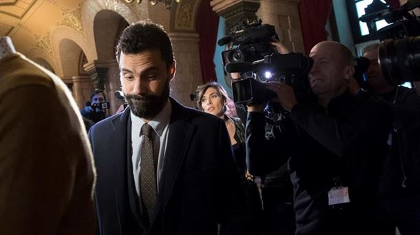 Roger Torrent, atzo, Kataluniako Parlamentuan. Argazkia: EFE