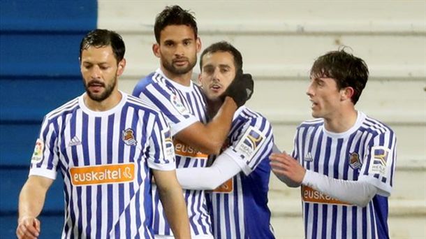 Jugadores de la Real celebrando un gol en Anoeta. Foto: EFE