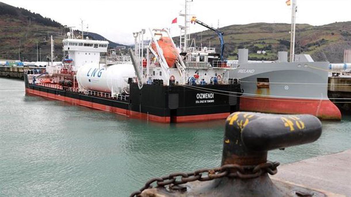 Gas natural en el puerto de Bilbao. Foto: EFE
