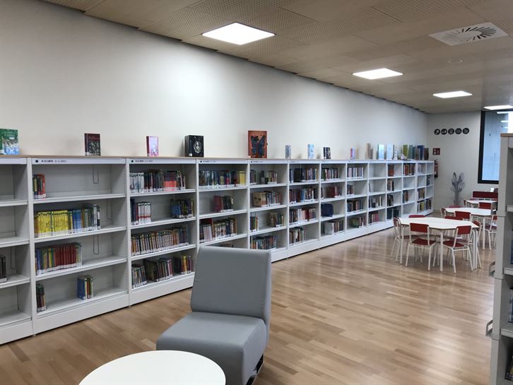 apertura de la biblioteca del CC Zabalgana,05.02.2081