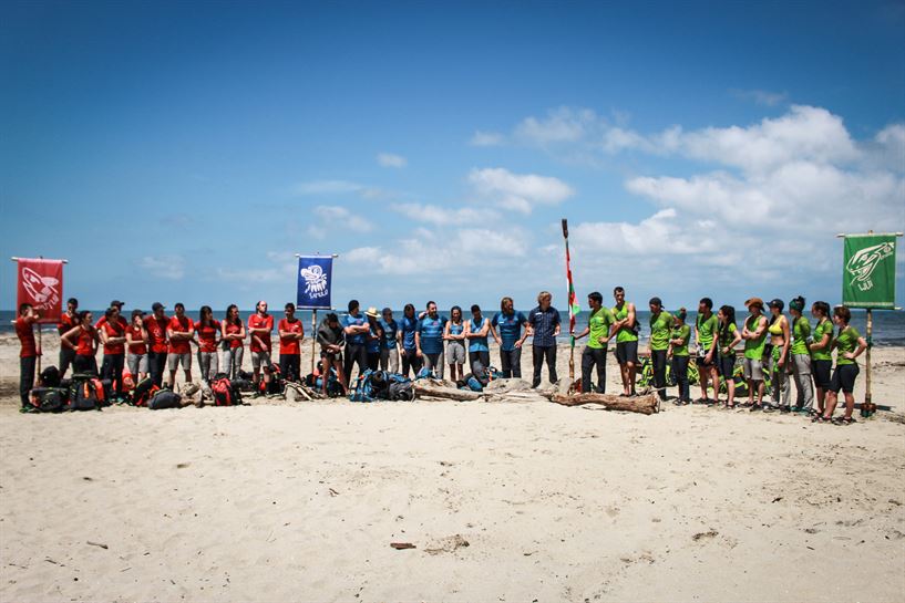 Concursantes preparados para conocer los detalles de la prueba de inmunidad
