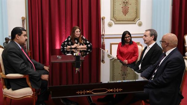 Nicolás Maduro durante una reunión con el expresidente del Gobierno español Jose Luis Zapatero.